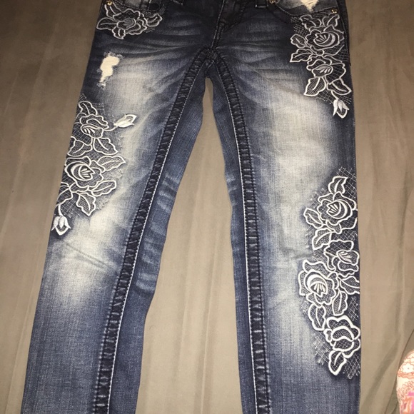 Miss Me Flower Embroidered Jeans - Picture 4 of 6